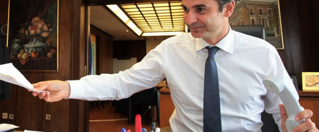 Από το “εκλογές τώρα” στο “#fygete”: Τι συμβουλεύουν επικοινωνιολόγοι και δημοσιογράφοι τον Μητσοτάκη