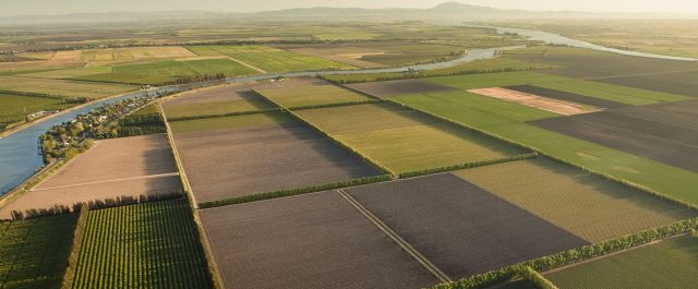 Χωρίς ΕΝΦΙΑ φέτος και το 2018 αγροτεμάχια και εκτός σχεδίου