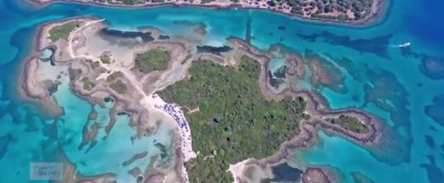 Τιρκουάζ παράδεισος, δύο ώρες από την Αθήνα