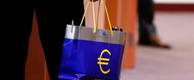 Στη Φρανκφούρτη (και στο Ντράγκι) τα βλέμματα όλων για το χρέος