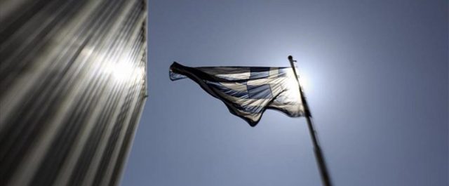FAZ: Προκλητικό ότι η Ελλάδα κερδίζει από το χρέος