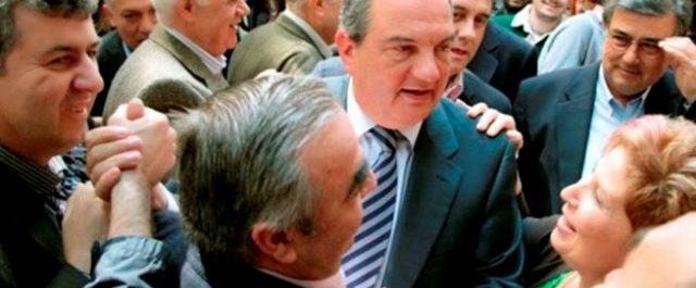 Μήνυμα Καραμανλή σε Κυριάκο για τους “λαθρεπιβάτες” της Ν.Δ