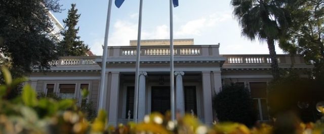 Κυβερνητικές πηγές: “Ο Μητσοτάκης να αφήσει τη σπέκουλα και να απαντήσει για Αυγενάκη”