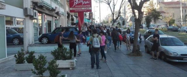 Ν. Σμύρνη: Βγήκε στο μπαλκόνι και άρχισε να πυροβολεί μαθητές επειδή έκαναν φασαρία