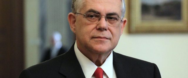 Επίθεση με παγιδευμένο φάκελο στον Λουκά Παπαδήμο – Νοσηλεύεται εκτός κινδύνου