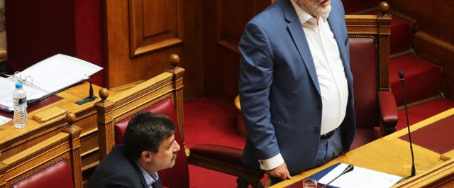 Σύγκρουση στη Βουλή για το κλείσιμο της συμφωνίας με τους Θεσμούς