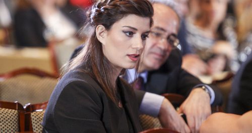 Έκλεψε την παράσταση η Κατερίνα Νοτοπούλου στην ομιλία Τσίπρα στο ΣΒΒΕ