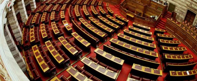 Η μάχη της Ολομέλειας – Τι αναμένει το Μαξίμου – Επικρίσεις από αντιπολίτευση, φορείς