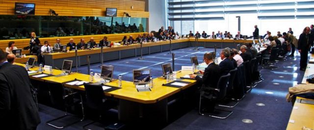 Bloomberg: Έκτακτο EuroWorking Group την Πέμπτη για τη συμφωνία