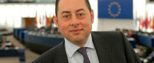 Πιτέλα: “Πρόβλημα για την Ευρώπη ο Σόϊμπλε λόγω της στάσης του έναντι της Ελλάδας”