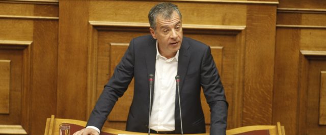 Στ. Θεοδωράκης: Τα μνημόνια “παρέα” με τα ψέμματα και την ανικανότητα