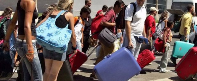 Focus: Η Ελλάδα θα βιώσει τη μεγαλύτερη αύξηση τουριστών τις τελευταίες δεκαετίες