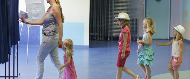 Μια 18χρονη και μια 89χρονη υποψήφιες! – Οι Γαλλικές εκλογές σε αριθμούς