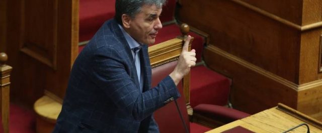 “Καθαρή έξοδος” στις αγορές με “μαξιλάρι” ασφαλείας
