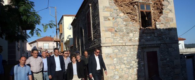Μητσοτάκης στη Λέσβο: Να απαλλαγούν από τον ΕΝΦΙΑ για δύο χρόνια όσοι έχασαν τα σπίτια τους