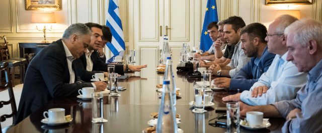 Ραντεβού Τσίπρα ΠΟΕ-ΟΤΑ για συμβασιούχους και αποκομιδή σκουπιδιών