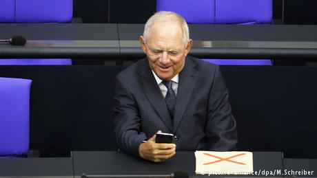 Ο Σόϊμπλε συνδυάζει την ελάφρυνση του χρέους με 4ο μνημόνιο