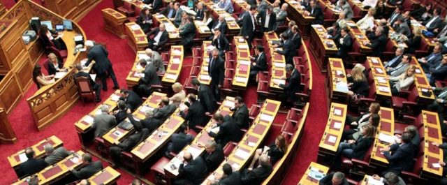 ΒΟΥΛΗ: Πυρά της αντιπολίτευσης για τη διαπραγμάτευση