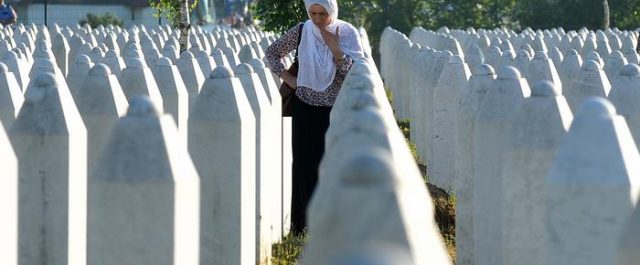 Δικαστική απόφαση 20 χρόνια μετά: Συνυπεύθυνη η Ολλανδία για τη σφαγή στη Σρεμπρένιτσα