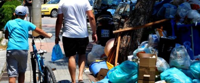 Εισαγγελική παρέμβαση για την υγειονομική “βόμβα” των σκουπιδιών