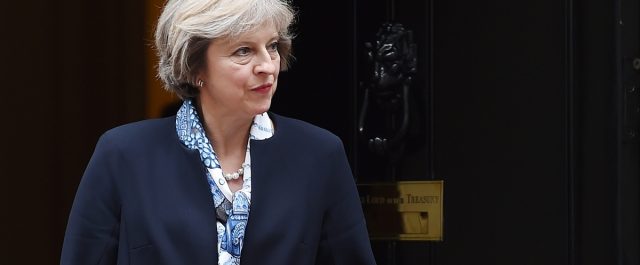 Μέι: Με κριτήρια η παραμονή Ευρωπαίων μετά το Brexit- Τι θα ισχύσει για τους Έλληνες