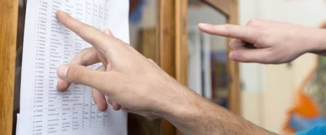Τέλος η αγωνία για χιλιάδες μαθητές – Ανακοινώθηκαν οι βαθμολογίες των πανελλαδικών