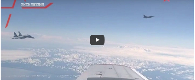 Η στιγμή που ΝΑΤΟϊκό F 16 “παρενοχλεί” αεροσκάφος με τον Ρώσο ΥΠΕΘΑ