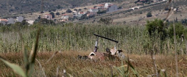 Νεκροί δύο επιβαίνοντες από πτώση ελικοπτέρου στον Σχινιά – Σώθηκε ο τρίτος [εικόνες,video]