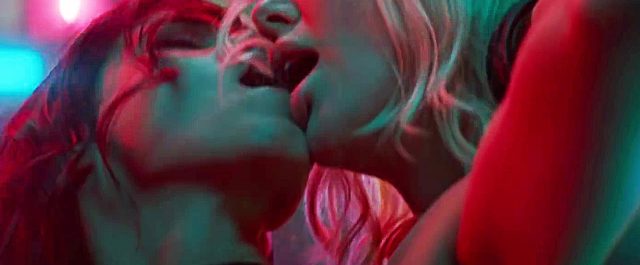 “Εκρηκτικά σέξι” το δίδυμο Σαρλίζ Θερόν- Σοφία Μπουτέλα στο “Atomic Blonde” [εικόνες]