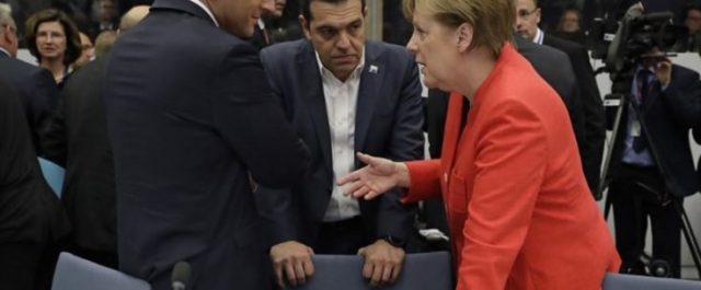 Μακρόν: Θα επανέλθουμε στο θέμα του ελληνικού χρέους- Καλή η συμφωνία