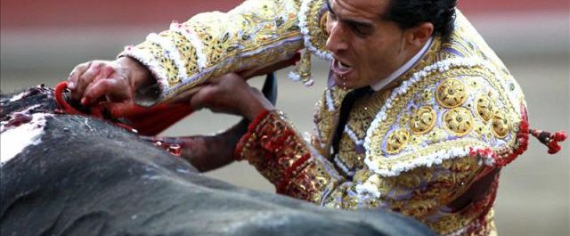 Βίντεο-σοκ: Ταύρος σκότωσε διάσημο ταυρομάχο [εικόνες από το ατύχημα]