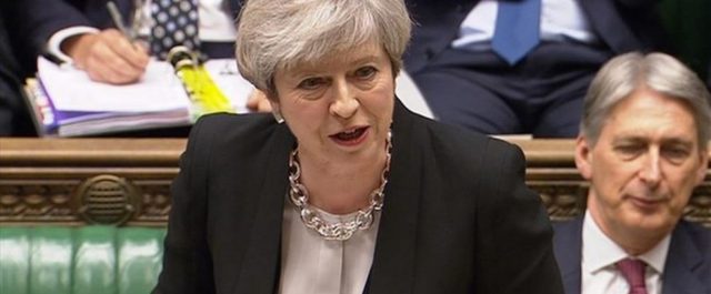 Telegraph: Σχέδιο ανατροπής της Μέϊ από τους Τόρις εάν δεν προχωρήσει στο σκληρό Brexit