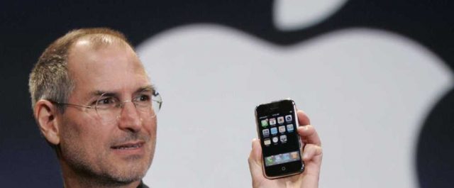 Πώς το μίσος του Τζομπς για τον άνδρα φίλης της γυναίκας του “γέννησε” το iPhone!