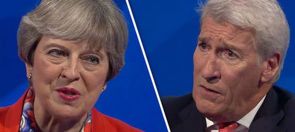 Όταν ο Τζέρεμι Πάξμαν “στρίμωξε” την Τερέζα Μέι για το Brexit