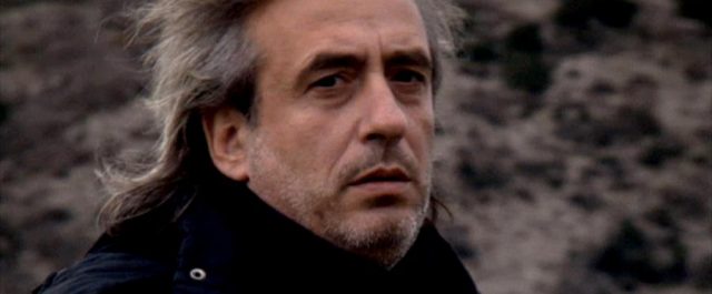 Συγκλονιστικός Αγγελάκας: “Βγάλτε τη Γιορτή απ’ τα θρησκευτικά, δεν χρειάζομαι την έγκριση ιερατείου”