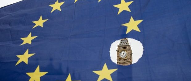 Guardian: “Δυσφορία στη Βρετανία για την έλλειψη σαφούς σχεδίου για Brexit”