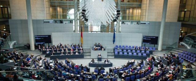 Deutsche Welle: “Τεχνητό προεκλογικό θρίλερ η συζήτηση για Ελλάδα στη Γερμανία”