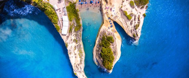 Μια από τις πιο περίεργες παραλίες του κόσμου βρίσκεται στην Ελλάδα- Που είναι…