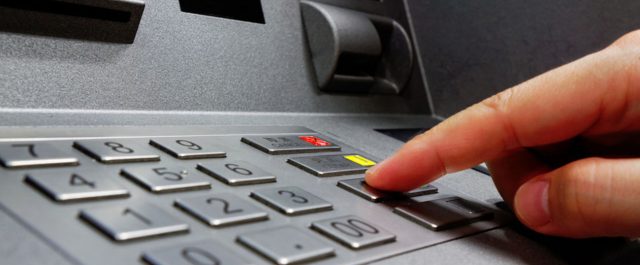 1800 ευρώ μηνιαία ανάληψη προτείνουν οι τράπεζες για τα capital controls