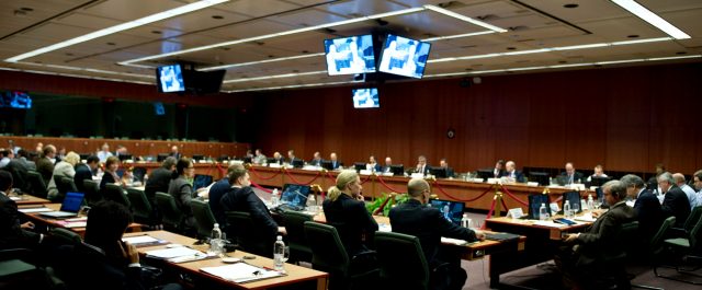 EWG: Θετική εισήγηση για δόση, μεγαλύτερη σαφήνεια στα μεσοπρόθεσμα για το χρέος