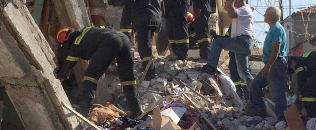 ΕΚΤΑΚΤΟ: Νεκρή ανασύρθηκε η εγκλωβισμένη γυναίκα στη Μυτιλήνη