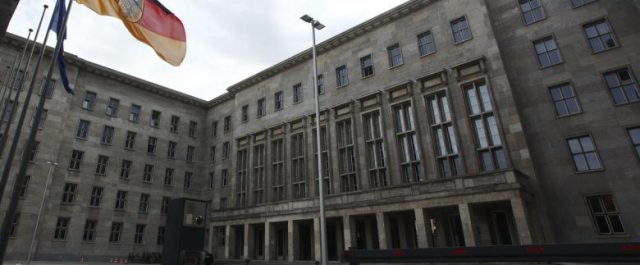 Σάλος στη Γερμανία με φορολογικό σκάνδαλο 32 δισ. που “ακουμπάει” τον Σόϊμπλε