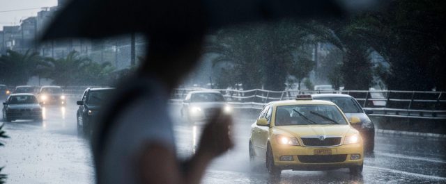 Χαλάει ο καιρός – Βροχές καταιγίδες και λασποβροχή
