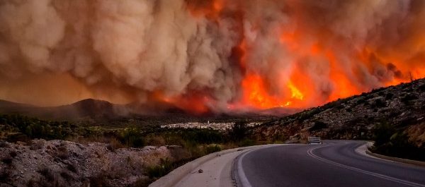 Κρυονέρι: Υπό μερικό έλεγχο η πυρκαγιά