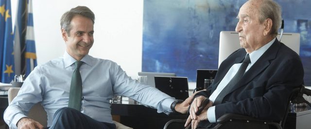 Το βίντεο που ανάρτησε ο Κυριάκος Μητσοτάκης με τη λέξη “περήφανος” για τον πατέρα του