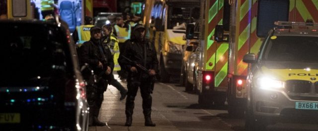 Συγκλονιστικές μαρτυρίες: Μαχαίρωναν ανθρώπους σε παμπ και στο δρόμο…