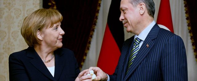 Γερμανικό καρότο και μαστίγιο σε Ερντογάν