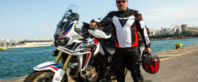 Ο Έλληνας φωτορεπόρτερ που αποφάσισε να διανύσει το “δρόμο του μεταξιού” με μηχανή