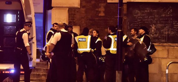 Νέο βίντεο-σοκ από παμπ του Λονδίνου- Ακούγεται και Έλληνας τραυματίας