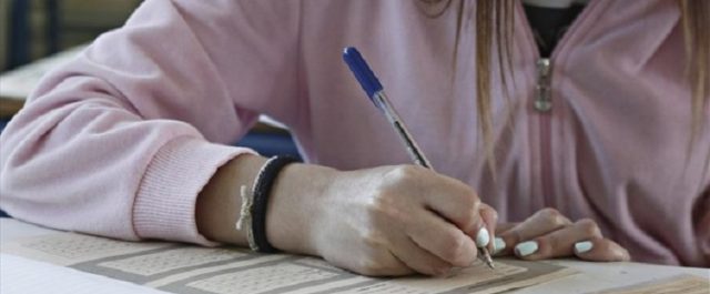Με νεοελληνική γλώσσα ξεκινούν οι Πανελλαδικές για τους υποψηφίους των ΓΕΛ